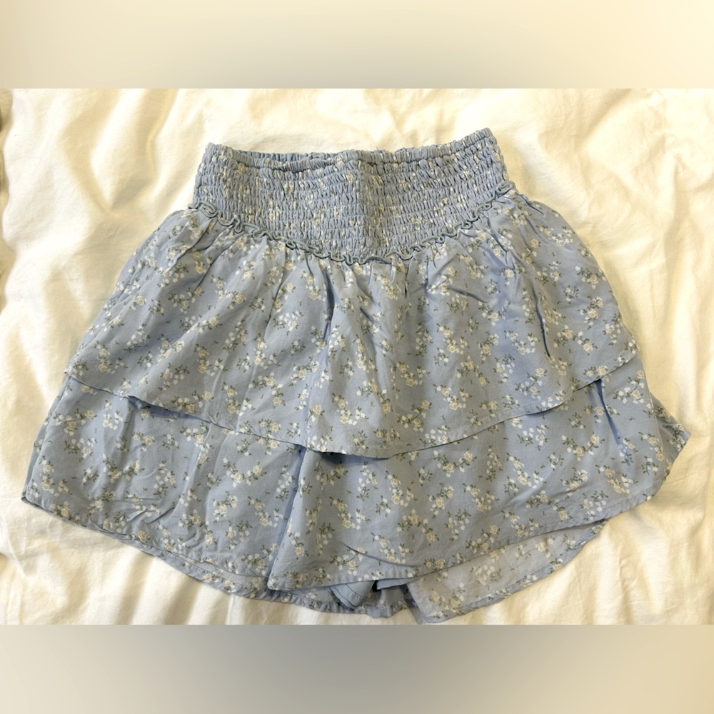 Hollister Short-Skirt, light blue with flowers.